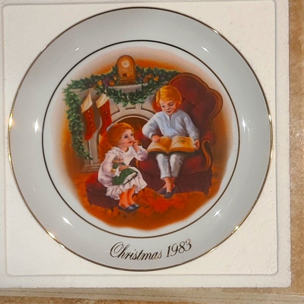 Avon collectors Christmas plate